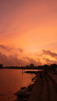 This is the place known for its famous sivarathri festival.During the rainy season the siva temple on the banks of aluva river sinks entirely below the river and only the deity is seen above the water.it is certainly one of the beautiful scene to watch when in kerala
#sunset
#nofilter
#bruisedpassports
#trover