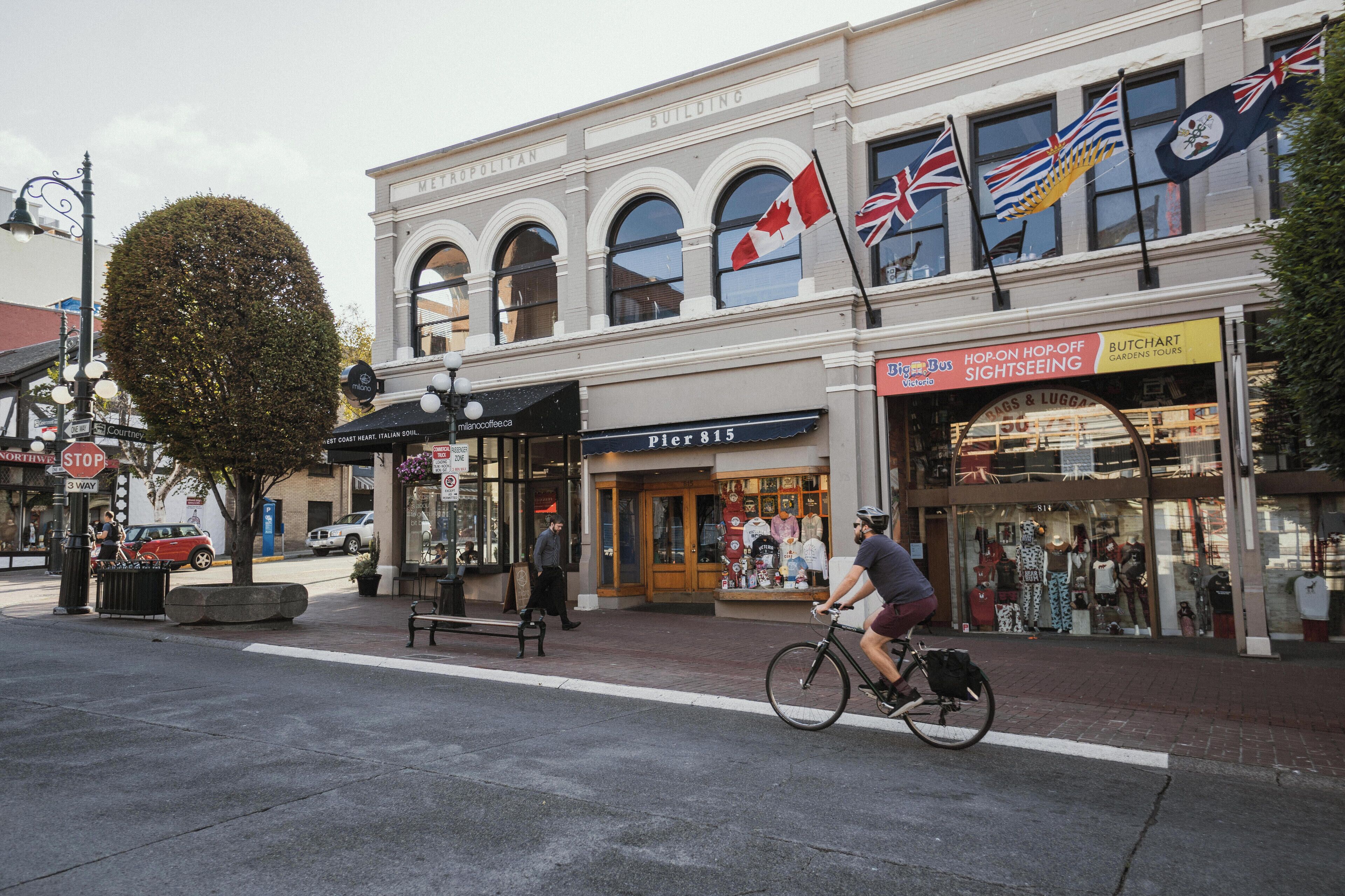 Victoria_GovernmentStreet_6253629-3