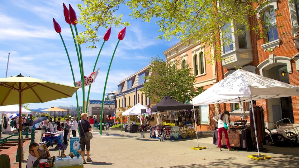Government Street mostrando uma casa, cenas de rua e uma cidade pequena ou vila