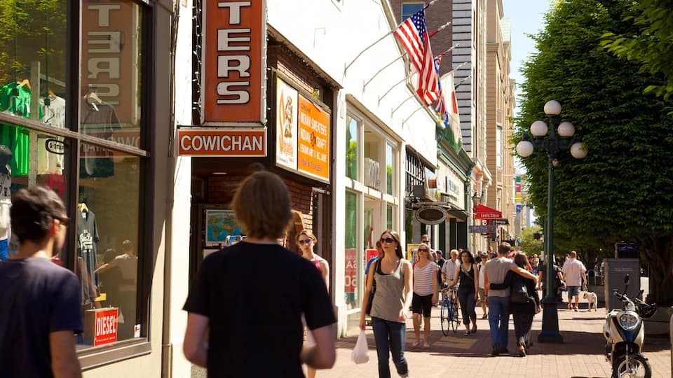 Government Street caracterizando sinalização, uma cidade e cenas de rua