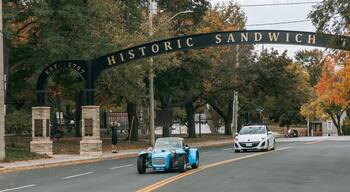 Sandwich Towne showing signage