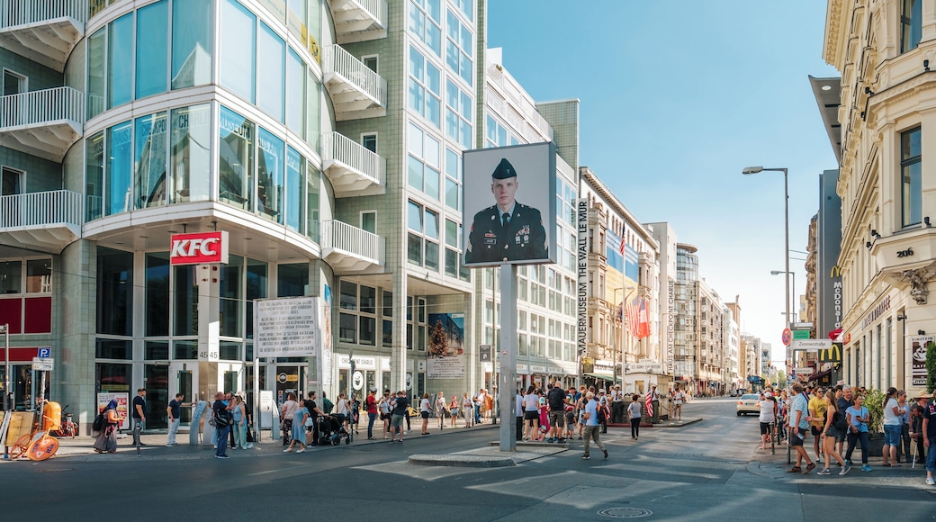 Berlin_CheckpointCharlie_6254307_01