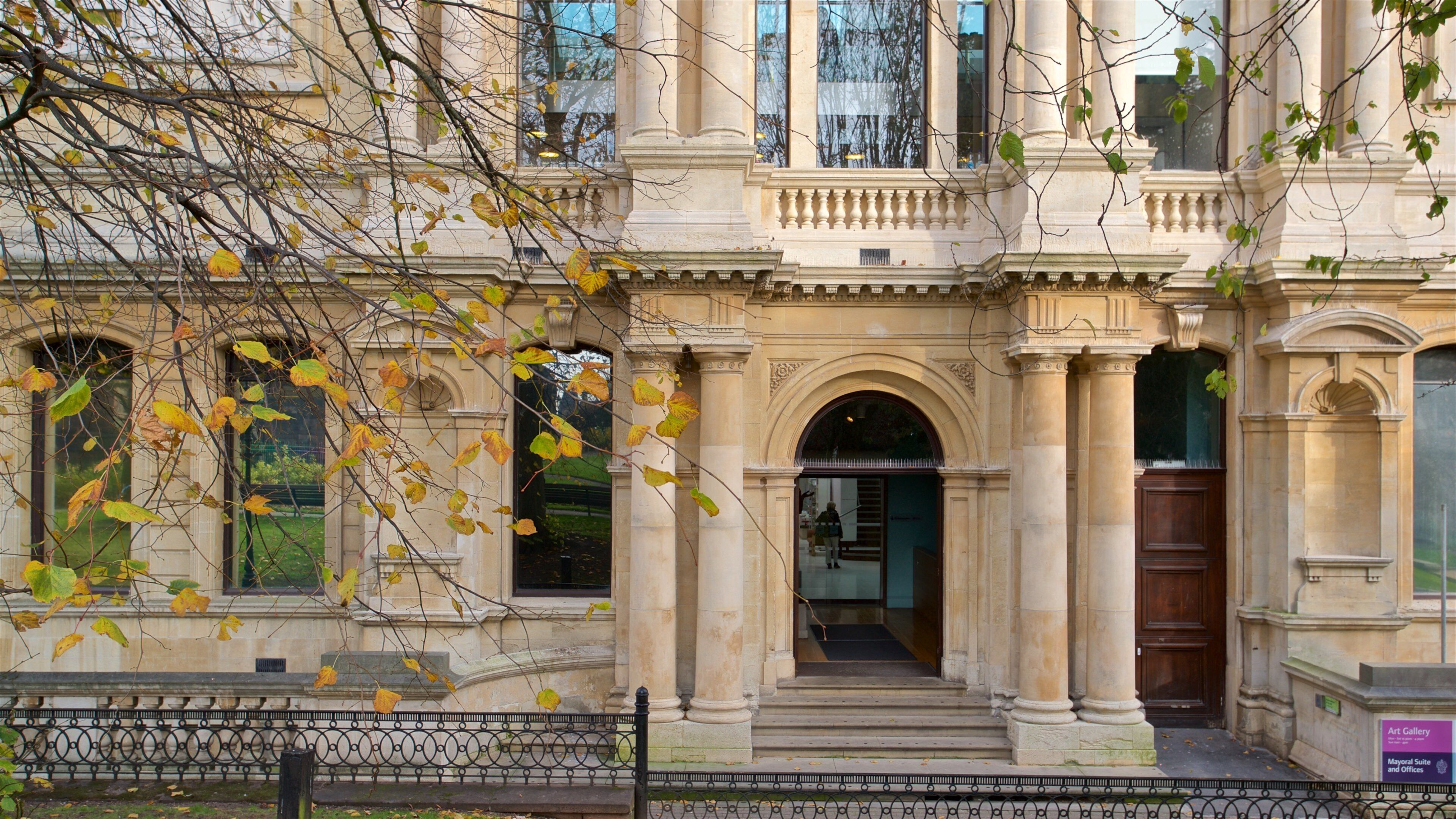 Wolverhampton Art Gallery featuring heritage elements