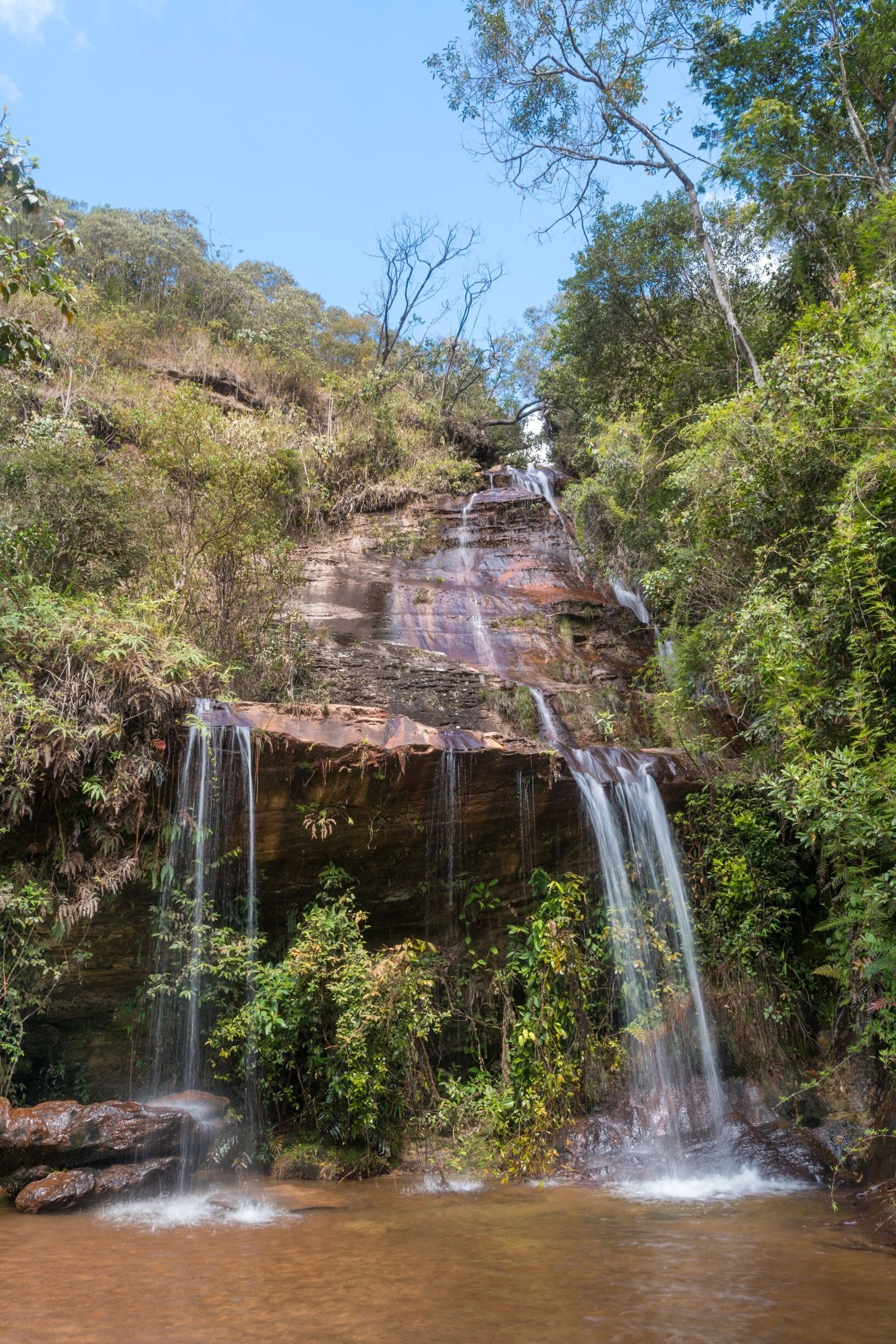 #likealocal
Lavras Novas is a little known town of Minas Gerais next to the historical city of Ouro Preto. The access is made by dirt road and the great attraction is the contact with nature. It has paradisiacal sites, trails, waterfalls and it is possible to hire guided tours and 4x4 alternative transportation. It has simple and cozy inns and restaurants. And at night it is still possible to see a magnificent starry sky that is not found in the big cities! 
This is the waterfall of three drops (Cachoeira dos três pingos)!