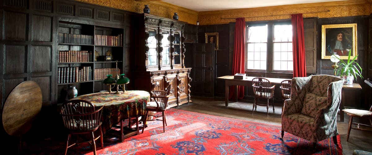 Boscobel House which includes interior views, a house and heritage elements