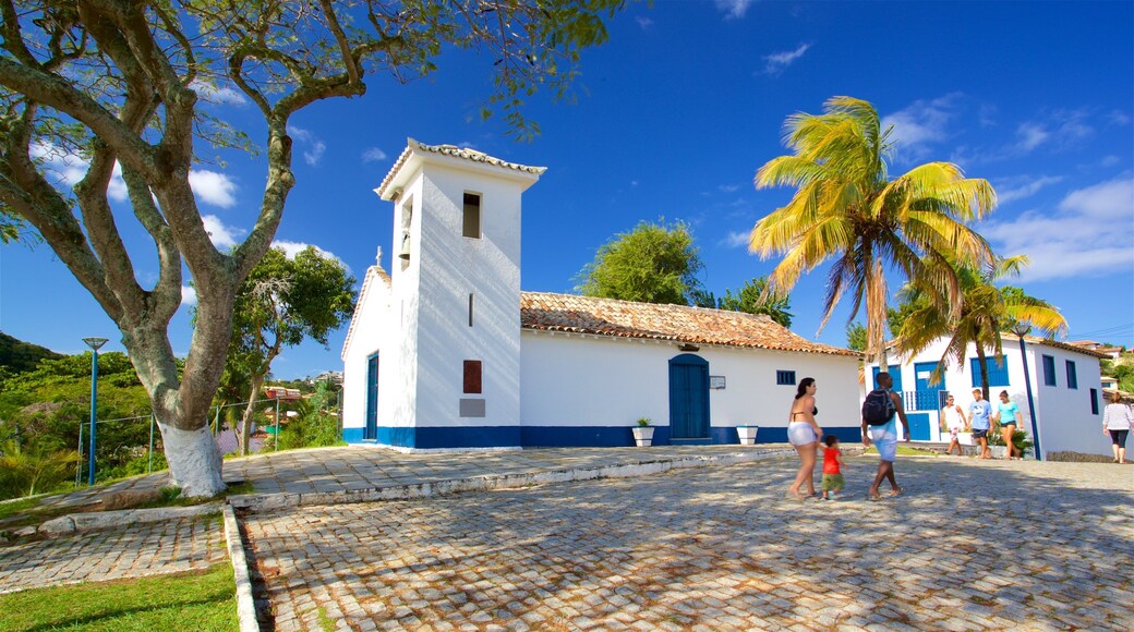 Sant\'Ana Church featuring a small town or village and street scenes as well as a family