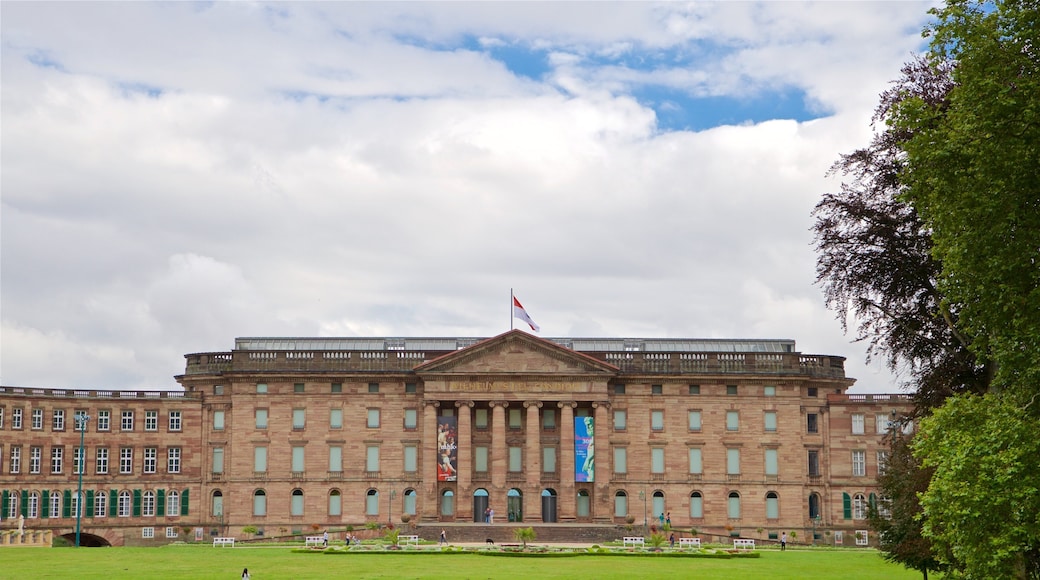 Schloss Wilhelmshoehe mostrando un parque y arquitectura patrimonial