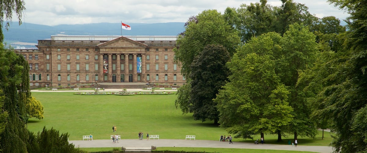 Schloss Wilhelmshoehe which includes a pond, a park and heritage architecture