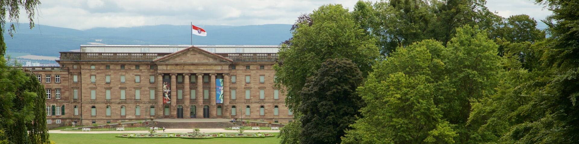 Schloss Wilhelmshoehe which includes a pond, a park and heritage architecture