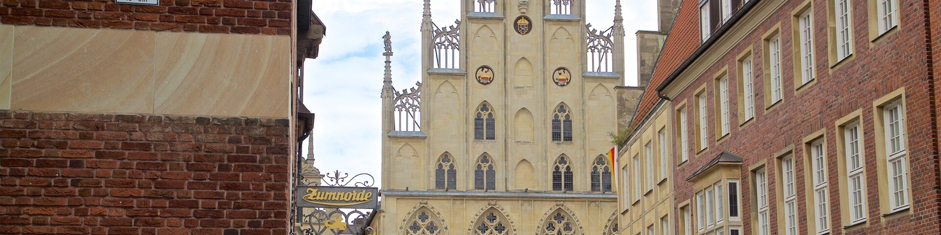 Historisches Rathaus caracterizando uma igreja ou catedral, arquitetura de patrimônio e uma cidade