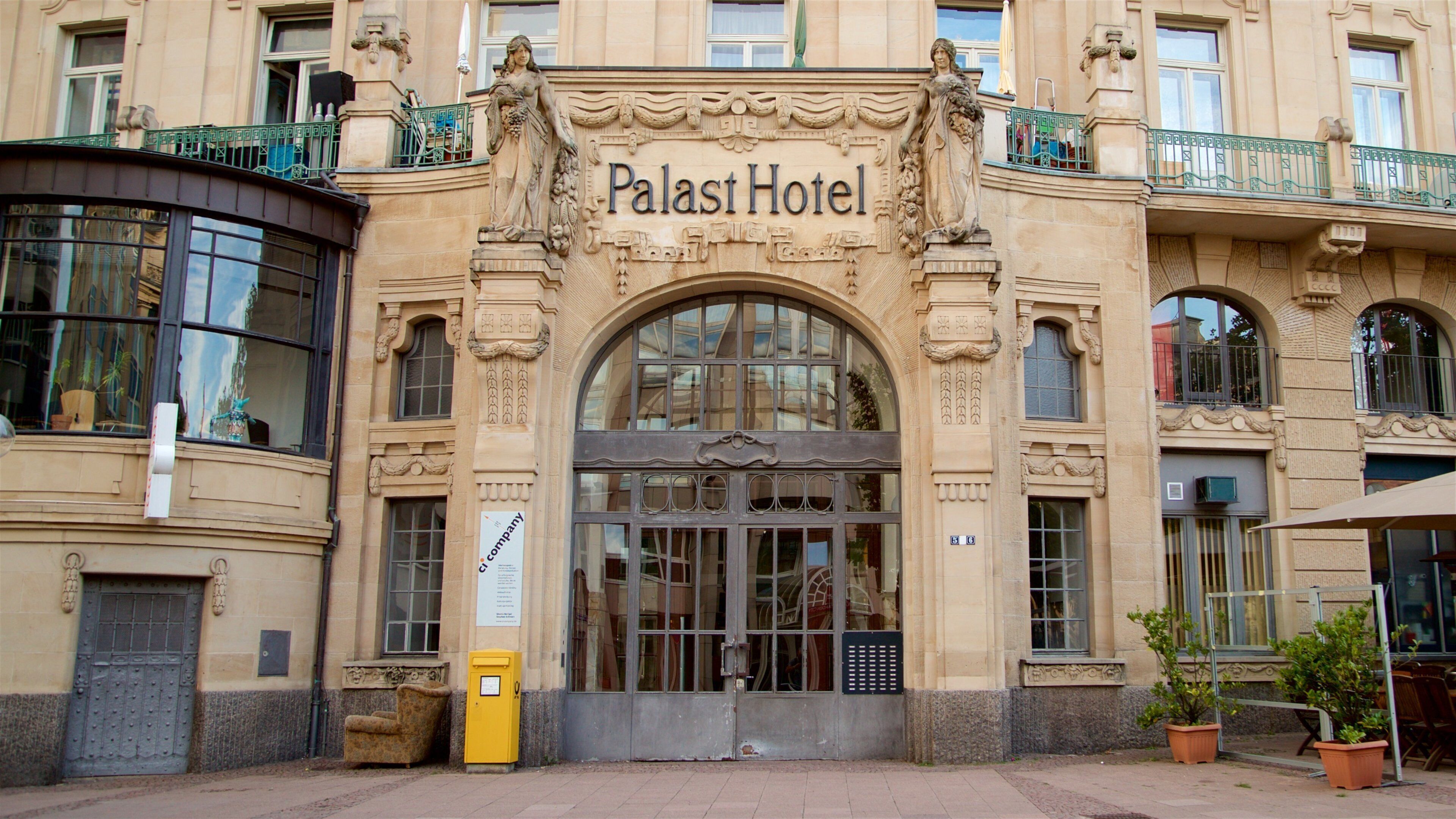Kochbrunnen featuring signage and heritage architecture