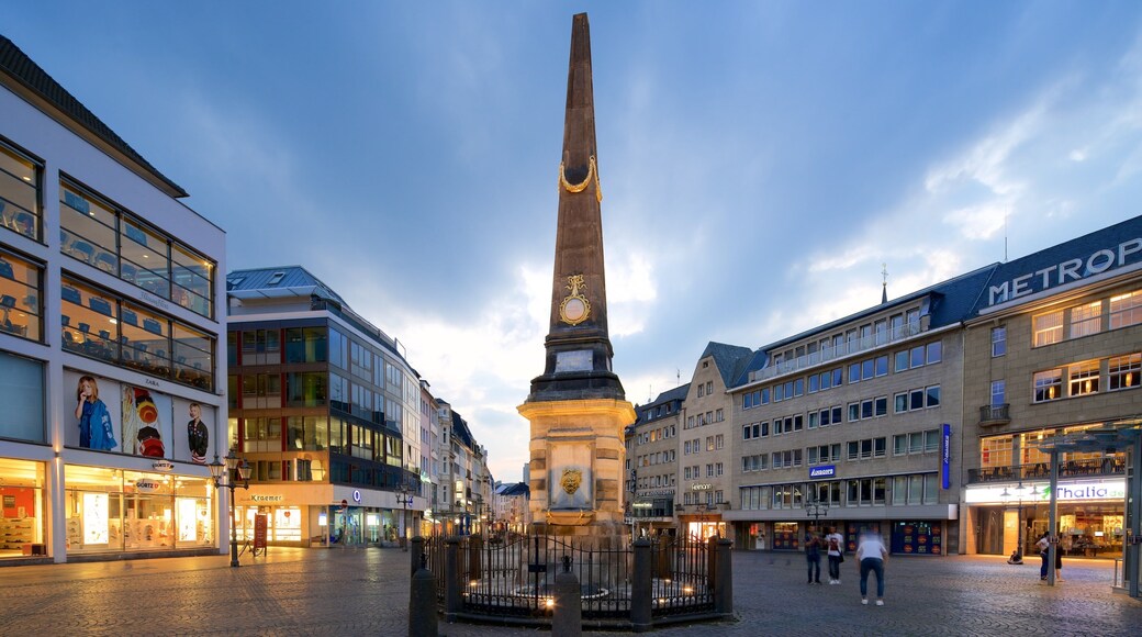 Bonn Marketplace có tính năng quảng trường và hoàng hôn