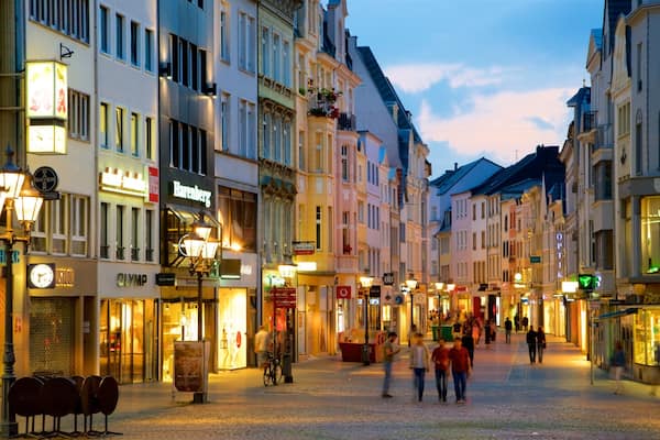 Place du marché de Bonn mettant en vedette scènes de nuit