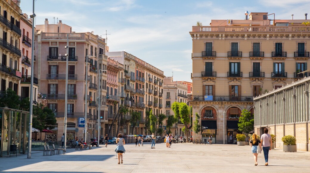 La Ribera featuring a city