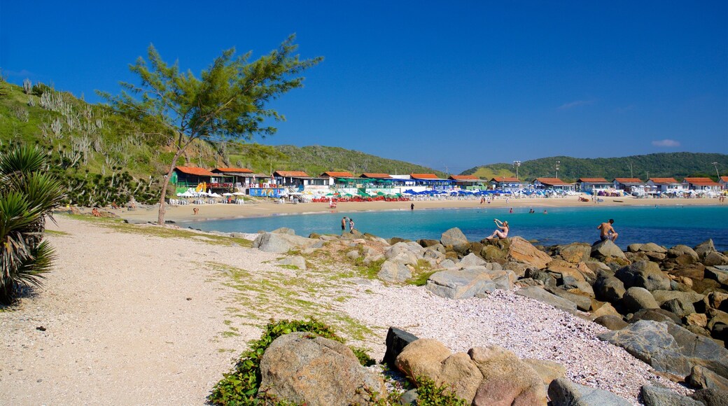 Playa de Conchas que incluye una ciudad costera y vista general a la costa