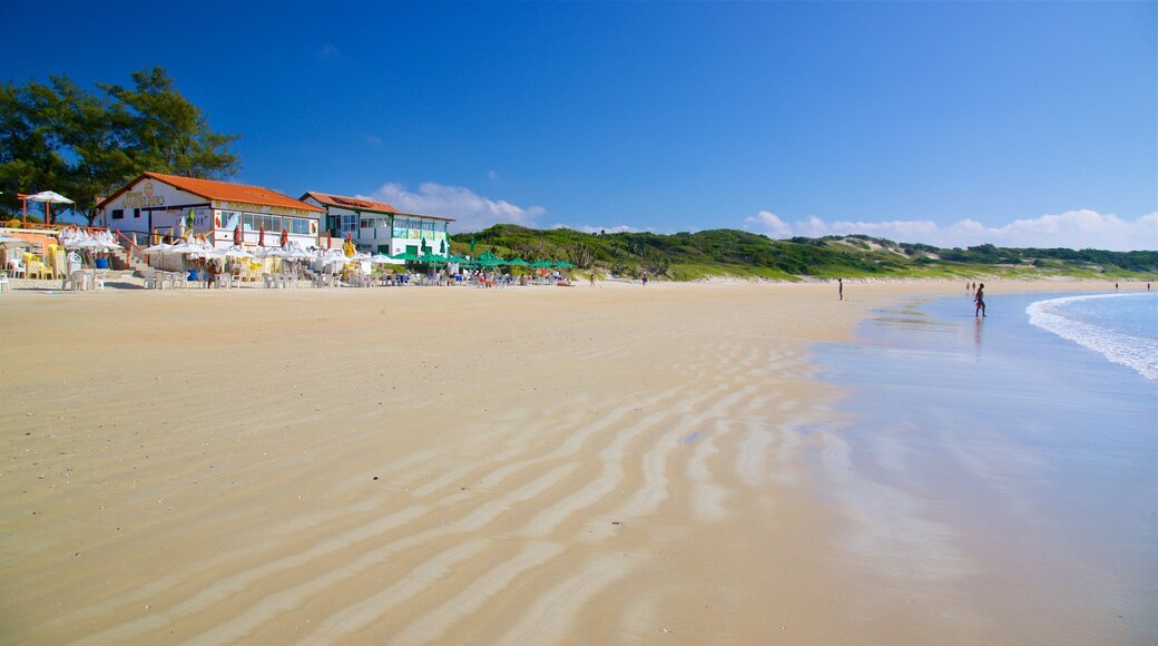 Conchas Beach showing a coastal town, general coastal views and a sandy beach
