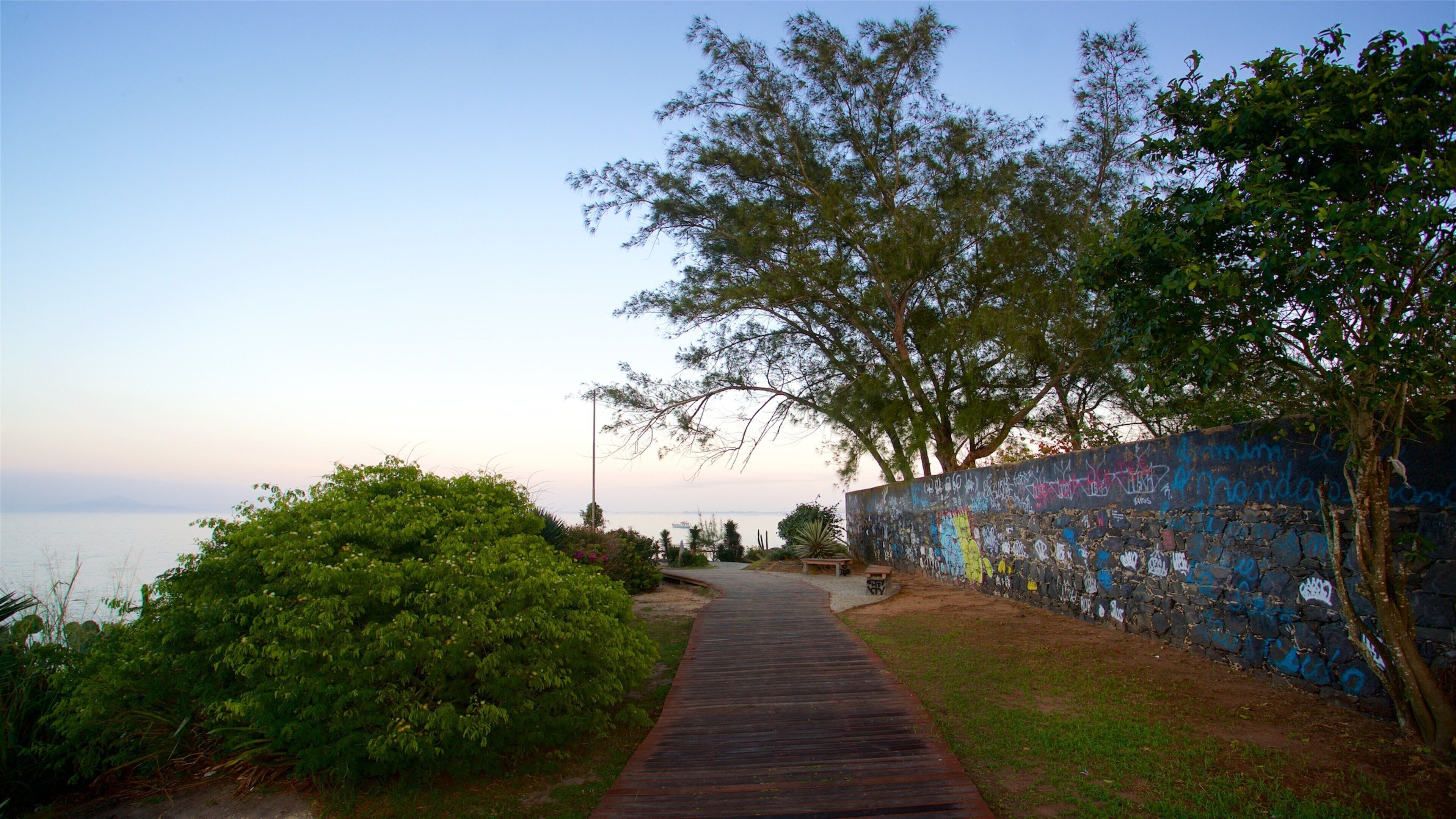 Arpoador Mount which includes general coastal views and a sunset