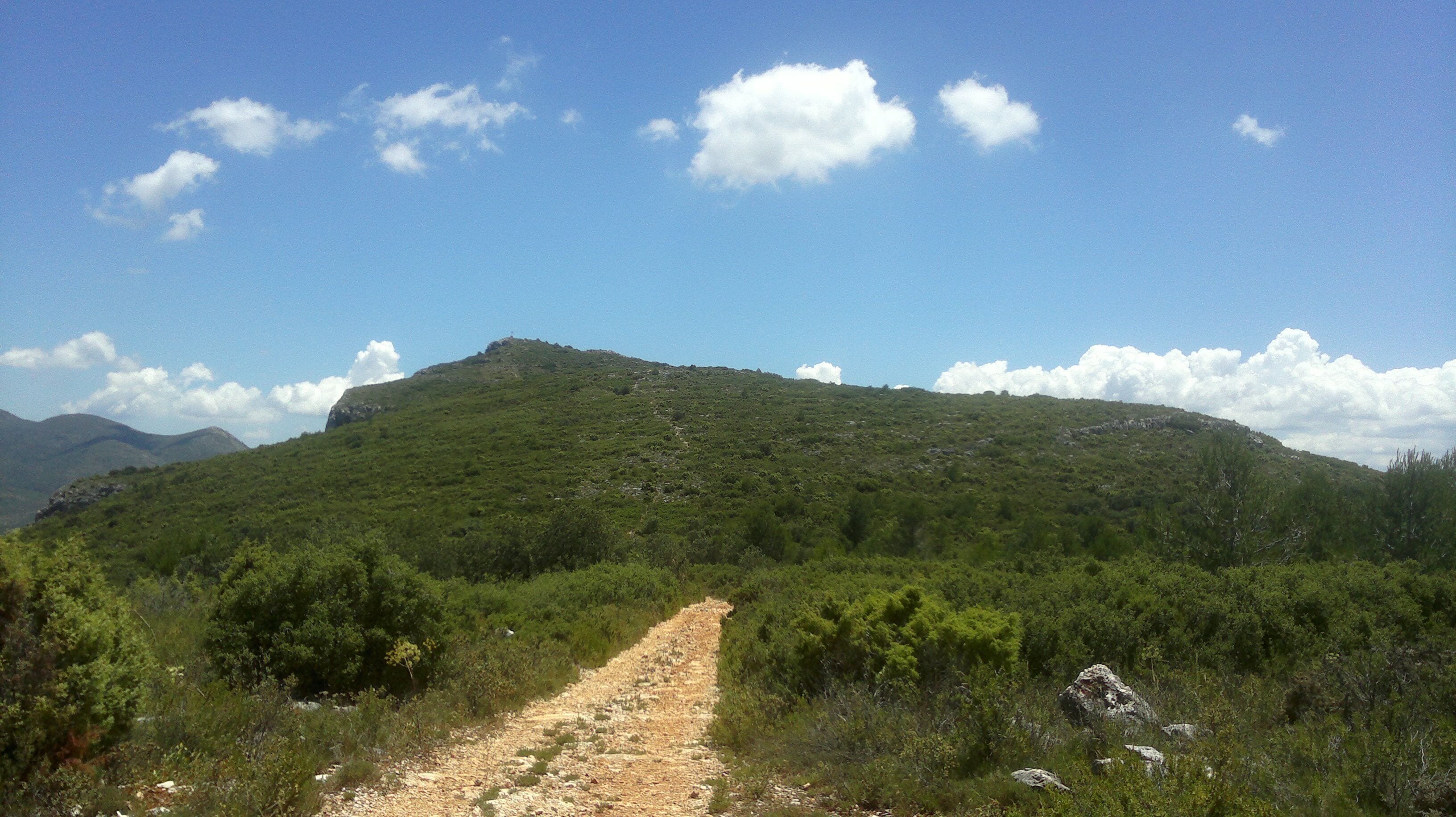 Cova Alta, pista y senda