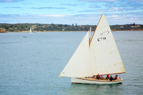 Terminal ferry Searoad montrant voile