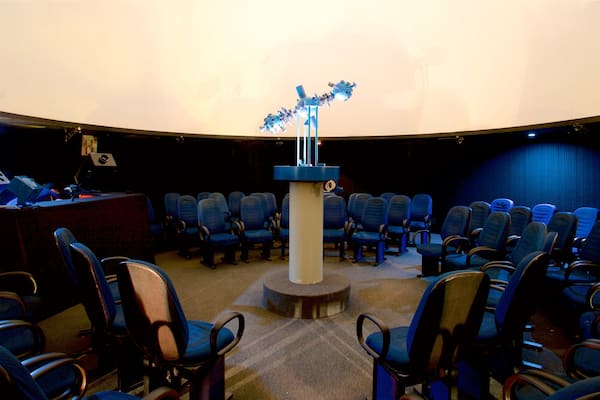 Planetarium das einen Innenansichten und Observatorium