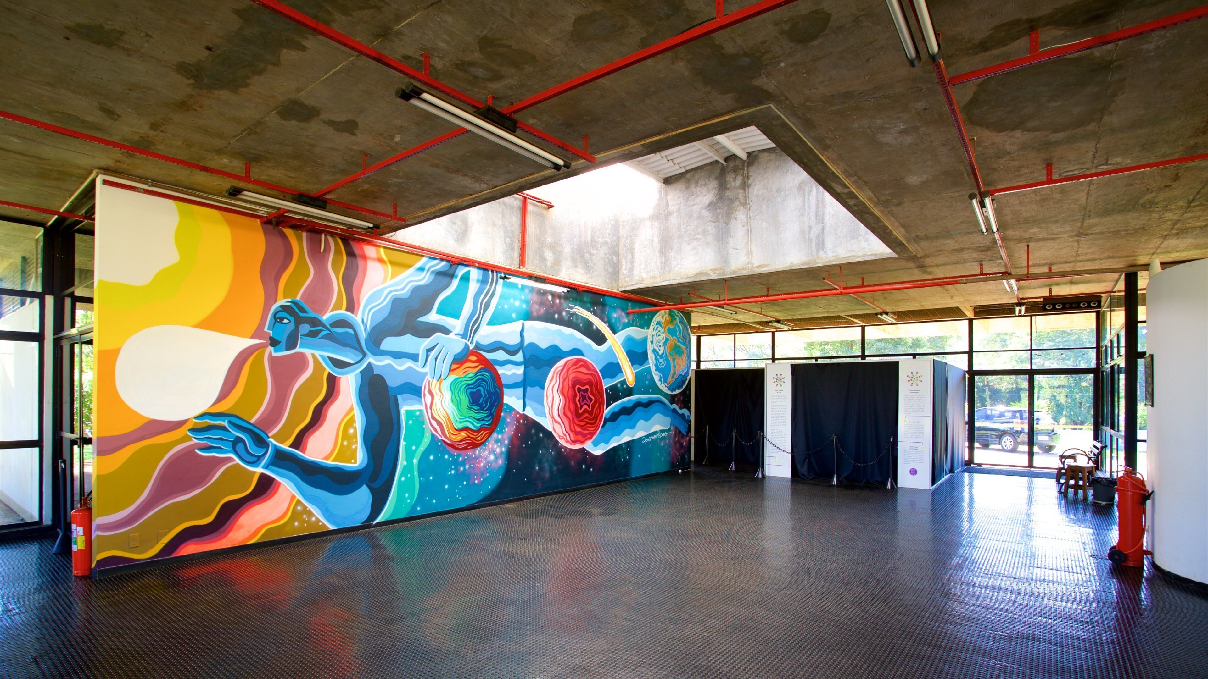 ท้องฟ้าจำลอง ซึ่งรวมถึง การตกแต่งภายใน และ ศิลปะ