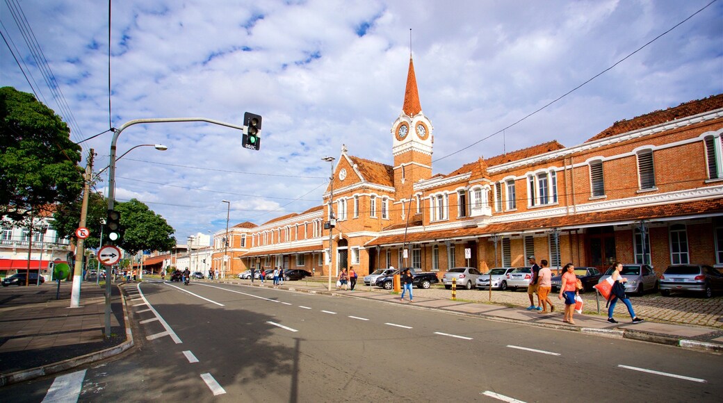 Centre culturel de la gare de Campinas qui includes petite ville ou village et patrimoine historique