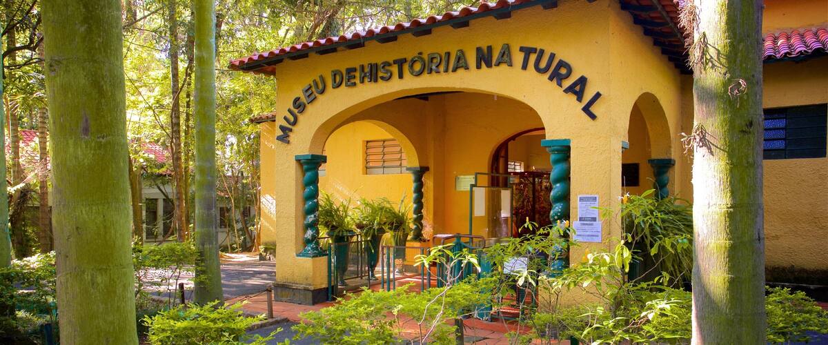 Musée d\'Histoire naturelle qui includes parc et signalisation