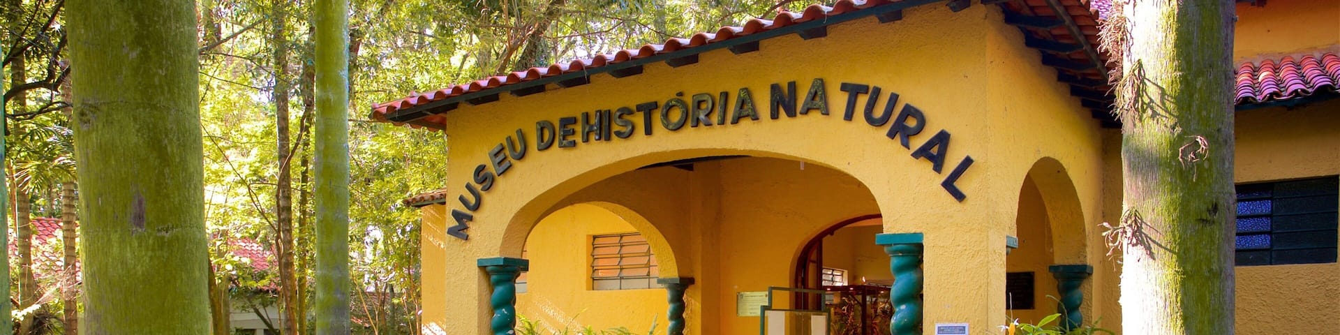 Museum of Natural History which includes a garden and signage