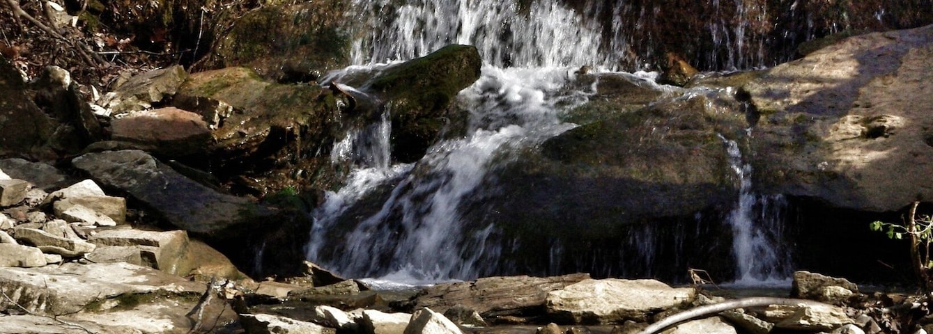 Beautiful waterfall.
Don't go after heavy rains (you will get muddy!) although rain produces an awesome falls.