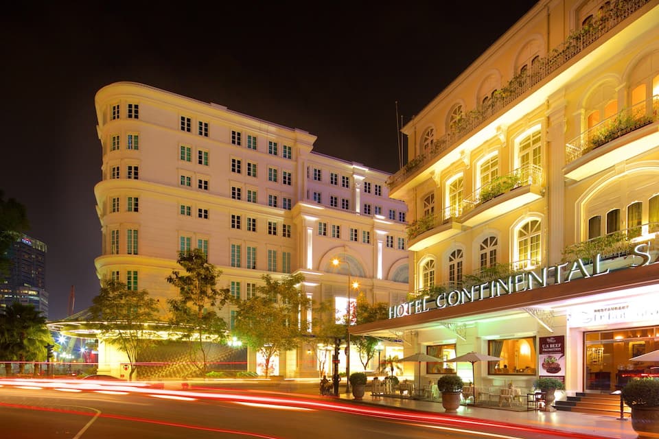 A well-lit hotel with a sign reading "HOTEL CONTINENTAL SA".