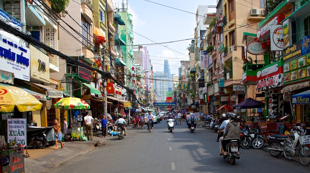 Pham Ngu Lao Street che include mercati, città e strade