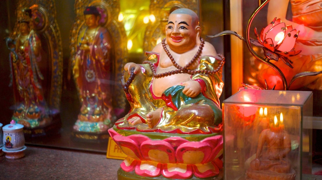 ヤックラム寺 フィーチャー 屋内の眺め, アート と 宗教的要素