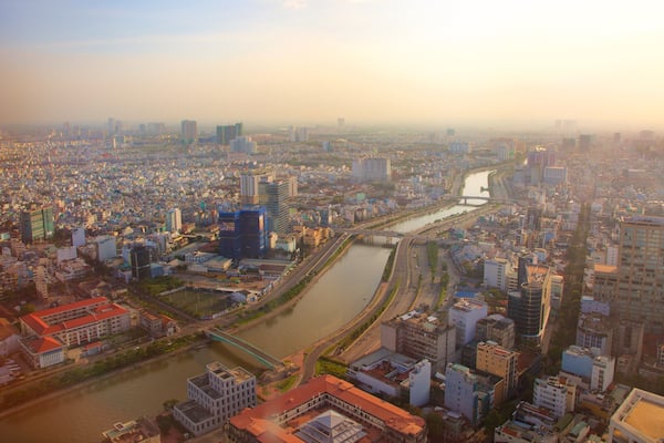 サイゴン スカイデッキ 表示 都市 と 河あるいは小川