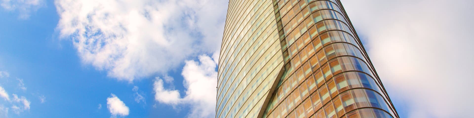 Saigon Skydeck which includes modern architecture and a high rise building