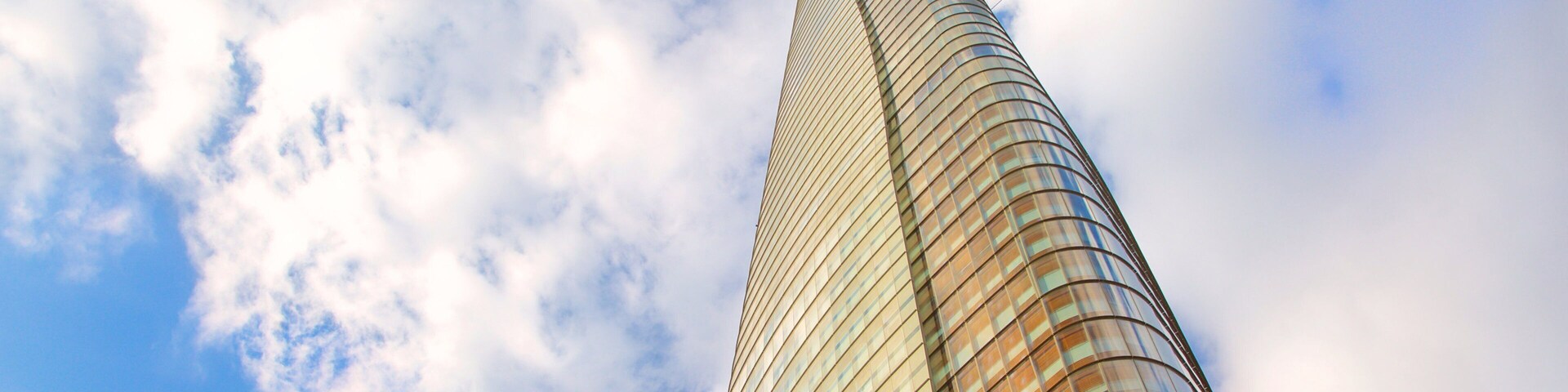 Saigon Skydeck which includes modern architecture and a high rise building