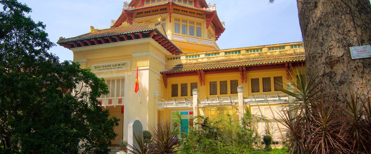 Musée d\'Histoire du Vietnam qui includes patrimoine architectural