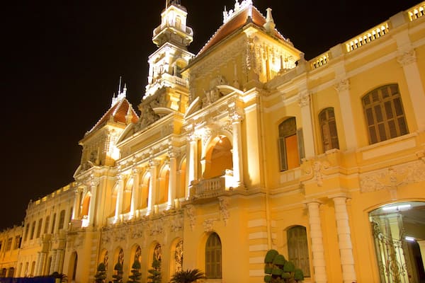ホーチミン市庁舎 フィーチャー 遺跡 と 夜景