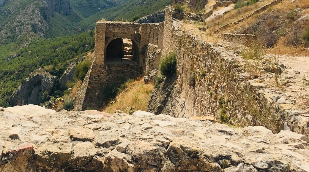 ....discover Chulilla / Castle