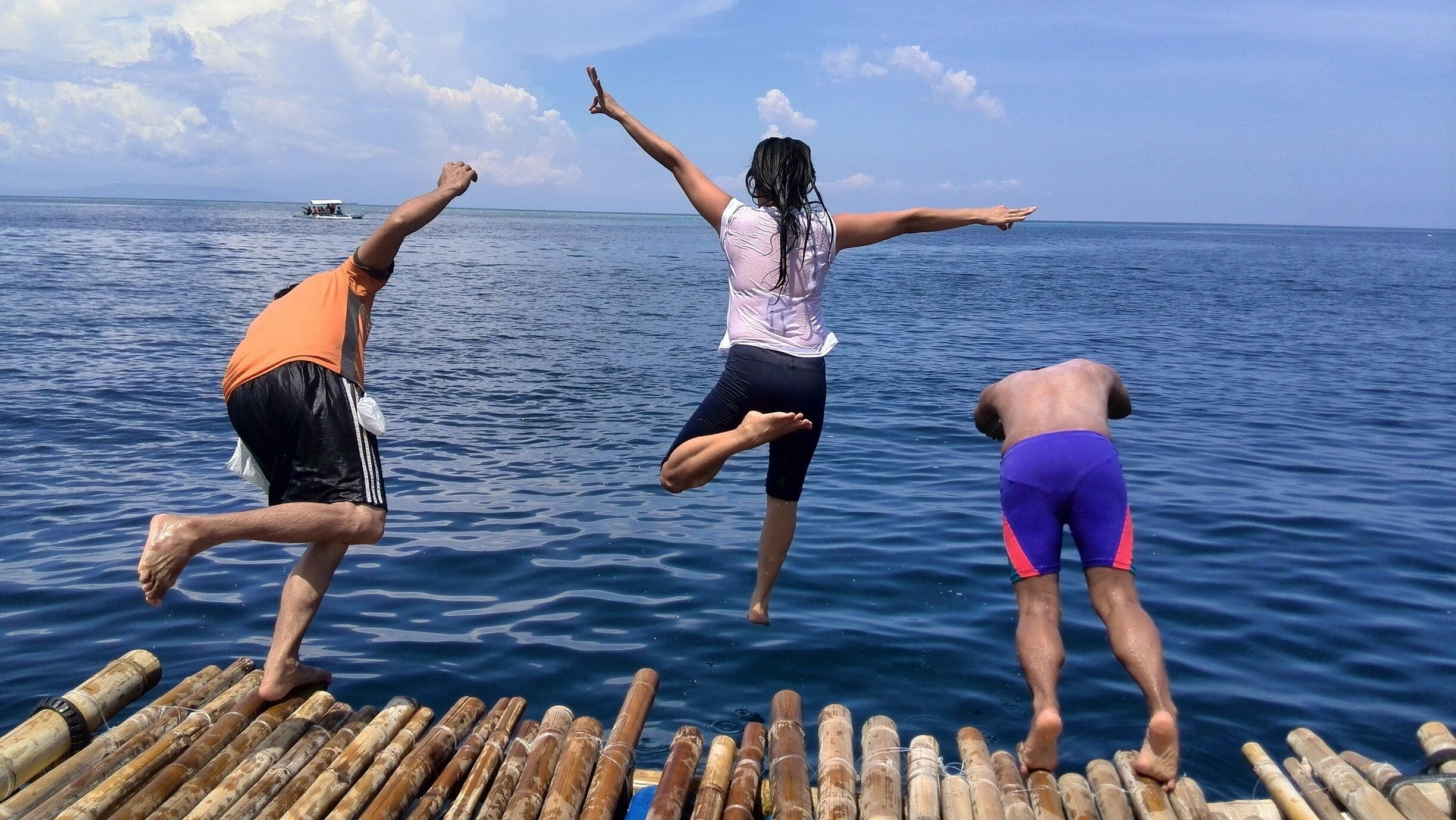 A group of #waterlust creatures who can't get enough of jumps & swims. #EndlessSummer in October.
