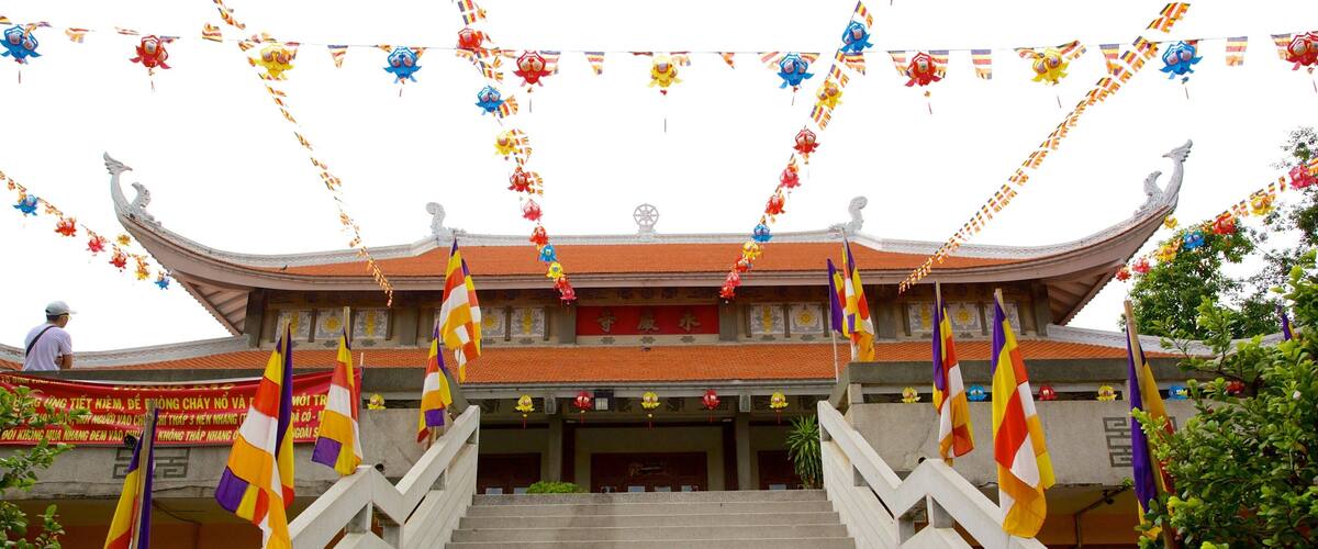 Chùa Vĩnh Nghiêm cho thấy đền chùa và yếu tố tôn giáo