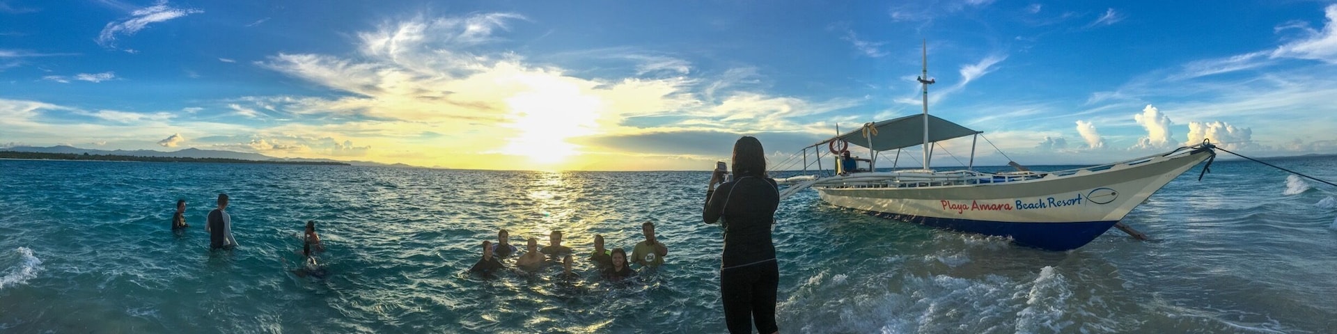 Water all everywhere
#blue #sea #water #sunset #panorama #iphoneography #boat #summer #wave #sandbar #marinduque #philippines #wanderlust #sky #travel