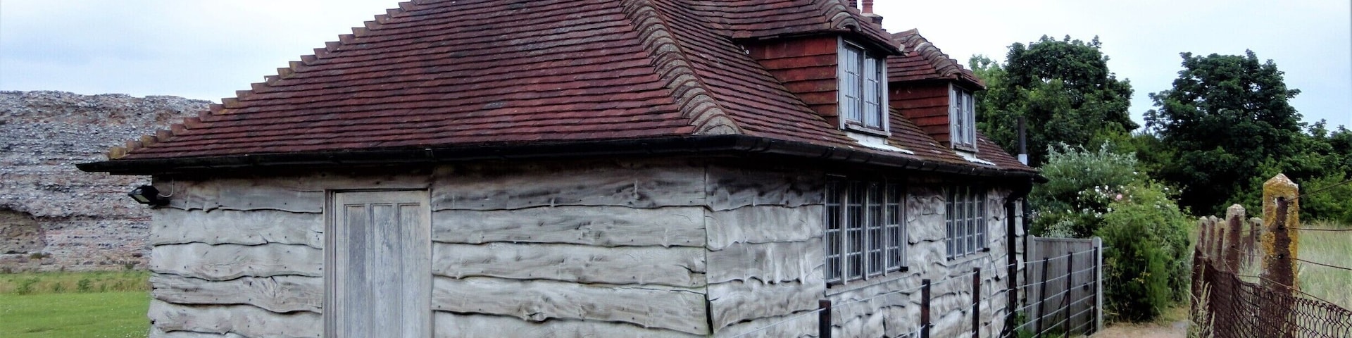 Nice little #NationalTrust Cottage and Roman #Ruins near Sandwich Bay.
#LifeatExpedia
#Architecture