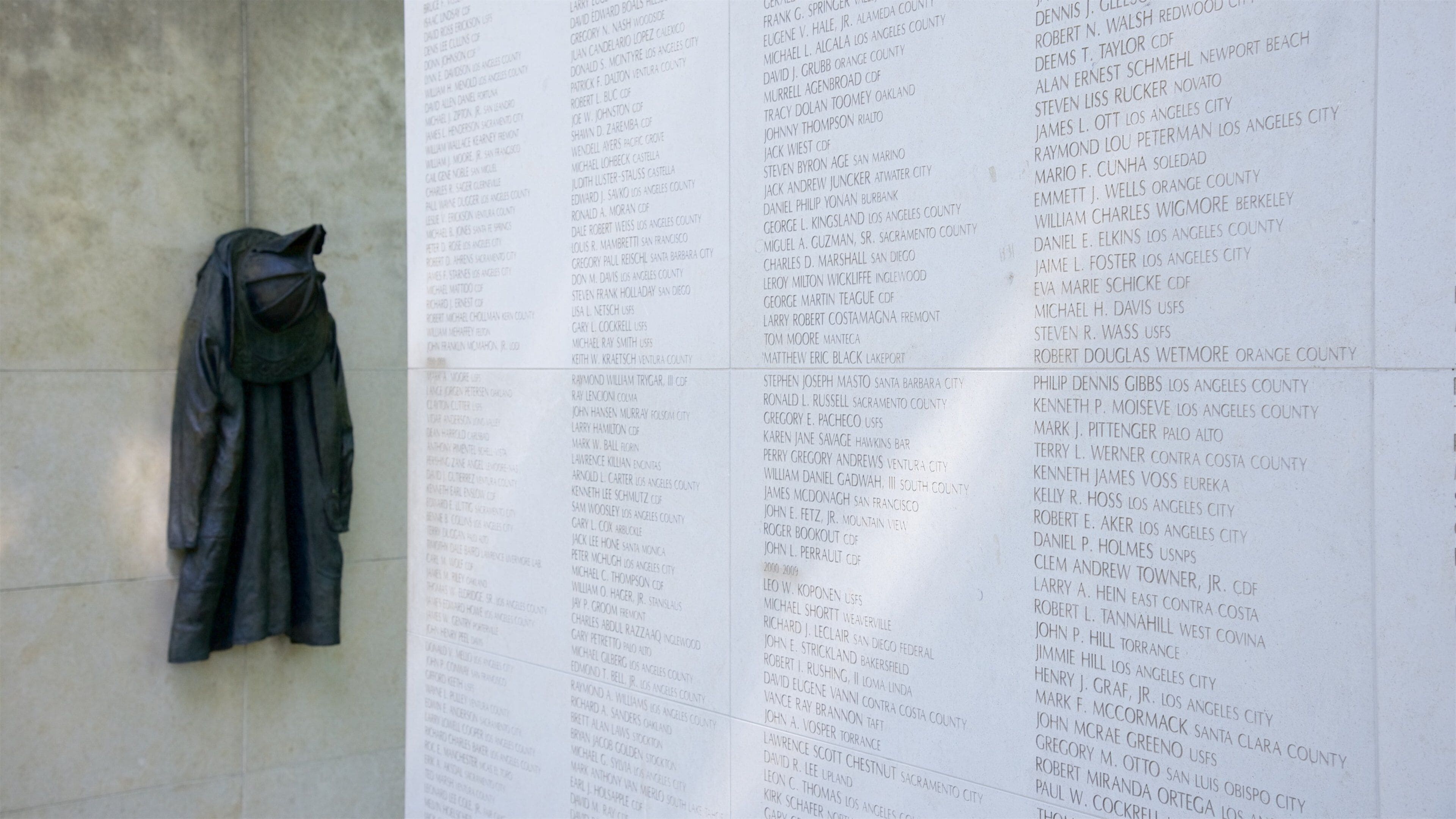 Sacramento Capitol Park which includes a church or cathedral and interior views