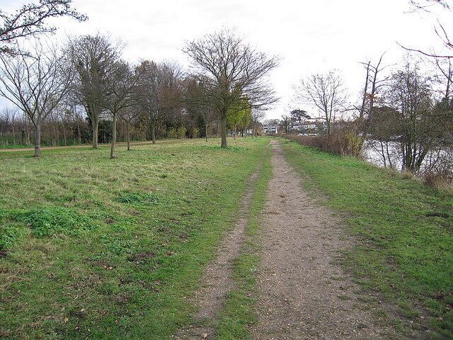 Barge Walk Barge Walk aka Thames Path, a popular trail for walkers, joggers, cyclists to get away from the dense urban jungle!
