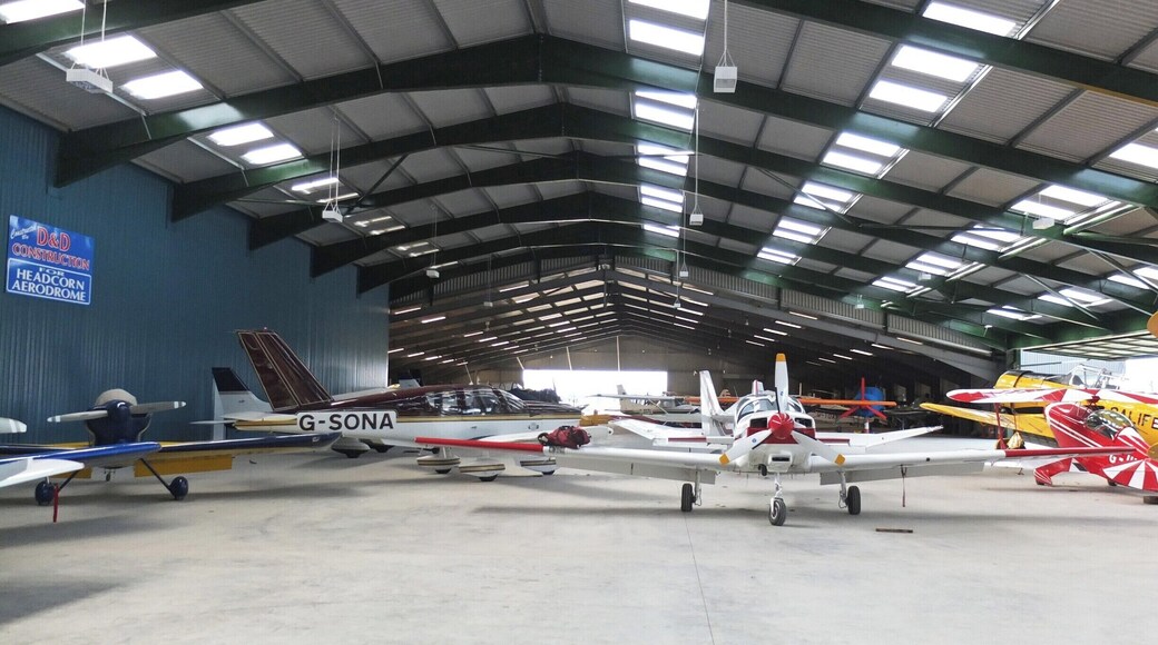 Headcorn Airfield
This airfield is well known for its light aircraft, hot air balloons and skydiving. People just turn up at any point with a picnic to watch whats going on and enjoy taking in the atmosphere.