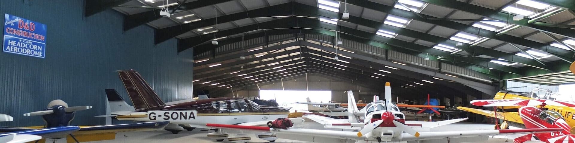 Headcorn Airfield
This airfield is well known for its light aircraft, hot air balloons and skydiving. People just turn up at any point with a picnic to watch whats going on and enjoy taking in the atmosphere.