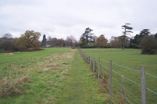 Footpath to Church Road, Halstead This path leads from Southdene close. Deerleap Wood is on the left.