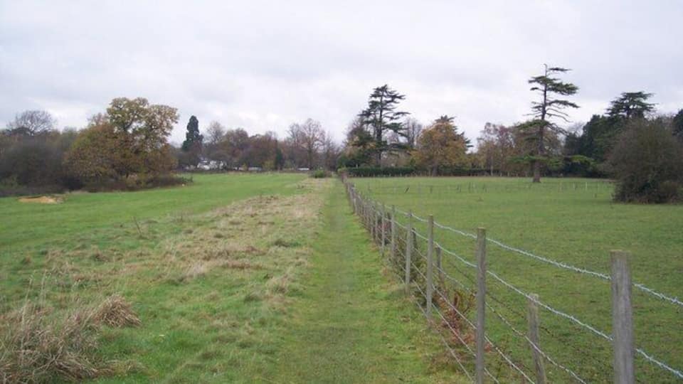 Footpath to Church Road, Halstead This path leads from Southdene close. Deerleap Wood is on the left.