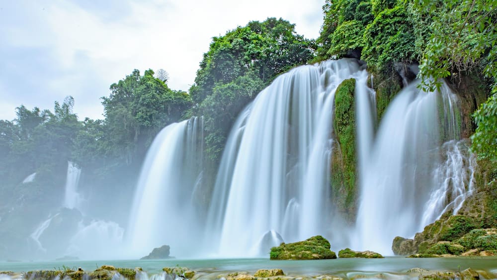 Ban gioc waterfall
Cao bang Lang son in northwest of Vietnam