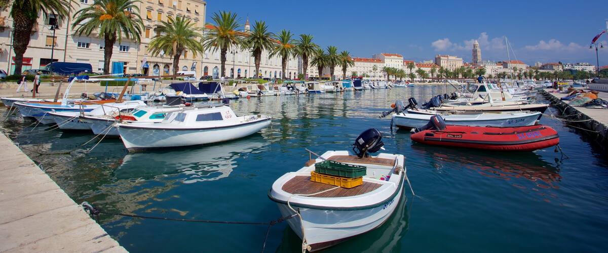 Split Riva which includes a marina